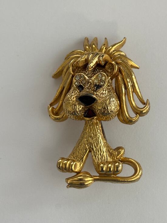 Sphinx Jewelry - Sphinx Gold Tone Enamel Rhinestone Shaggy Lion Brooch, Numbered A1391 Very Good